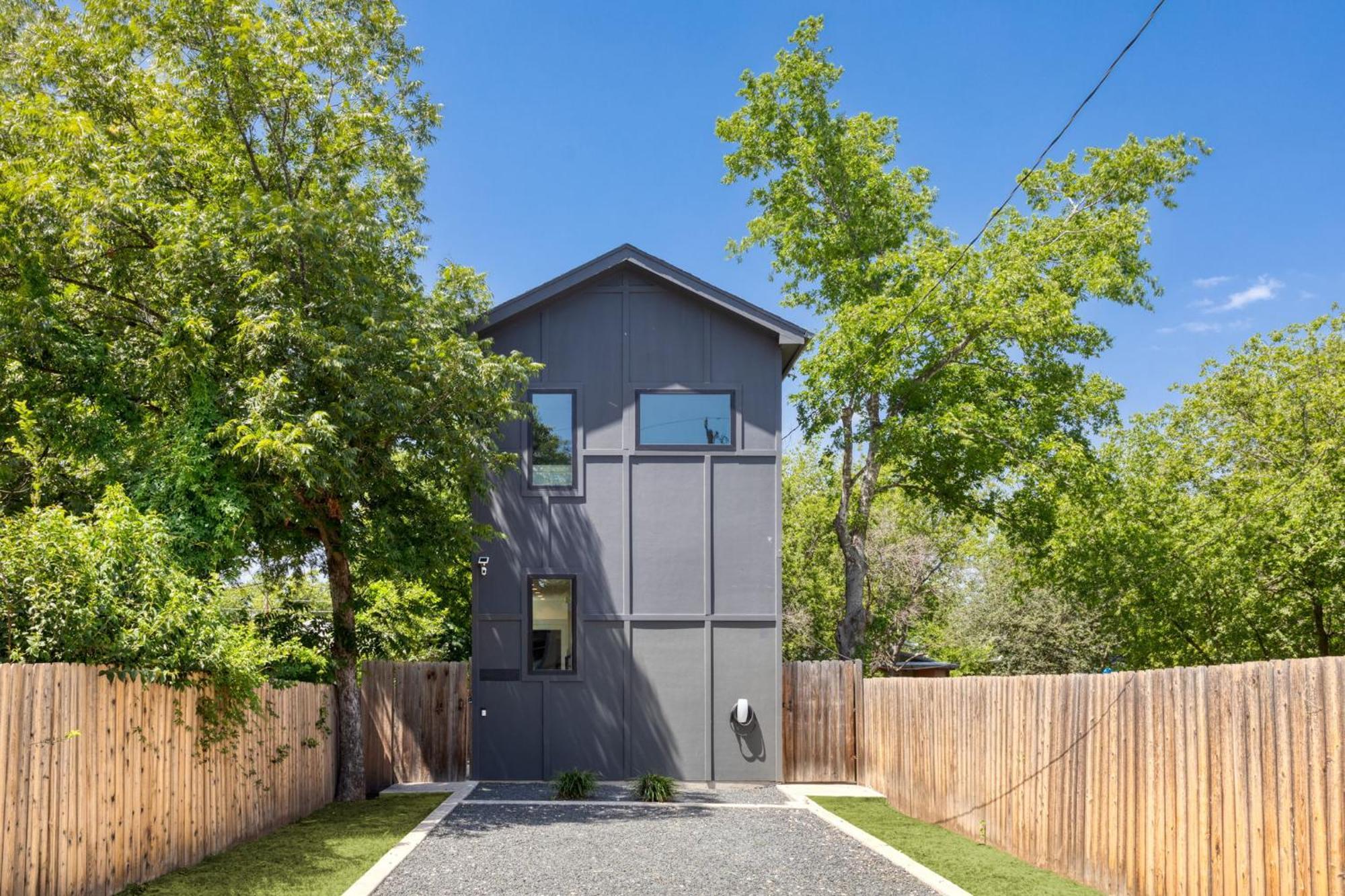 The Heritage Haus - Modern Cabin In Downtown سان أنطونيو المظهر الخارجي الصورة